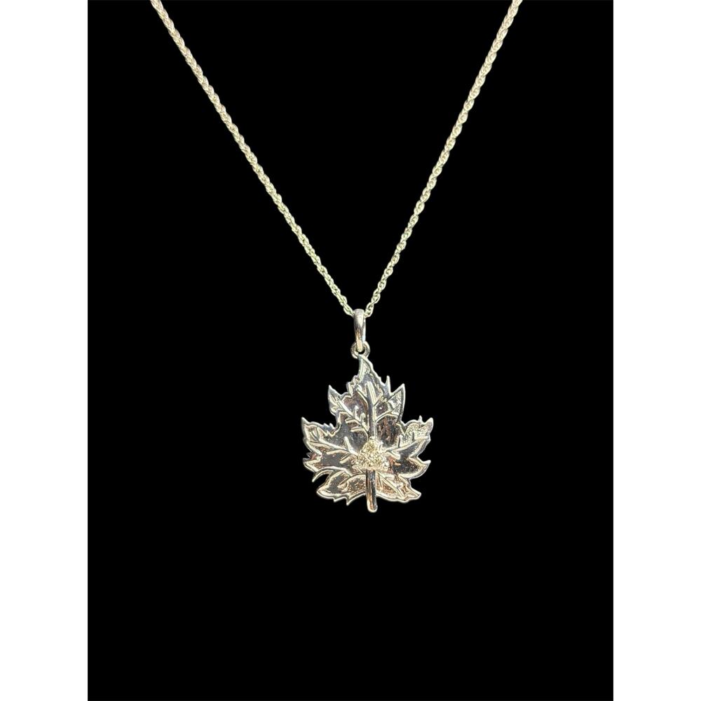925 Sterling Silver .08ctw Natural Diamond Canada Maple Leaf Pendant Necklace